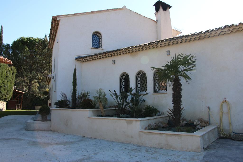 La Sousta Otel La Colle-sur-Loup Oda fotoğraf